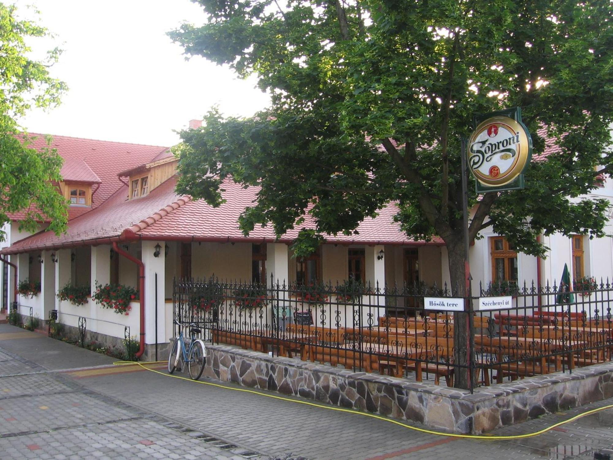 Racz Fogado Hotel Kisoroszi Exterior photo